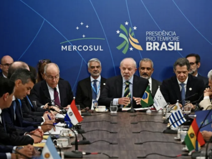 الرئيس البرازيلي يحذر من “كارثة إنسانية” في حال التدخل العسكري الأمريكي في فنزويلا