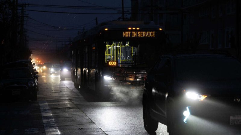 الولايات المتحدة.. حريق ضخم في محطة للكهرباء يغرق سان فرانسيسكو في الظلام