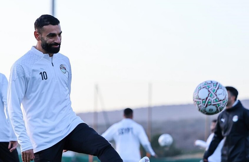 “تواصل معه مباشرة بعد المقابلة المثيرة للجدل”.. مدرب منتخب مصر يكشف حالة صلاح قبل كأس إفريقيا