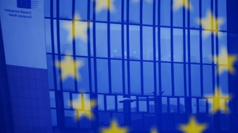 صحيفة: دبلوماسي أوروبي يتهم ماكرون بخيانة حليفه الألماني ميرتس في ملف الأصول الروسية