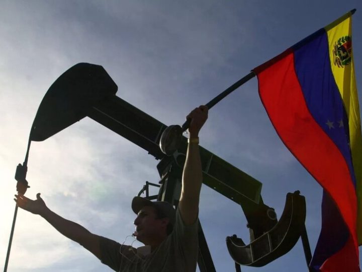 بلومبرغ: الولايات المتحدة تعترض ناقلة نفط ثالثة قبالة سواحل فنزويلا