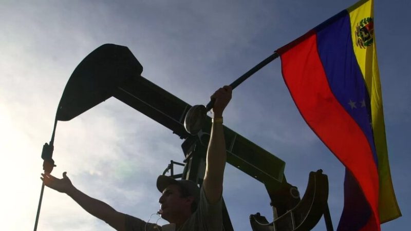 بلومبرغ: الولايات المتحدة تعترض ناقلة نفط ثالثة قبالة سواحل فنزويلا