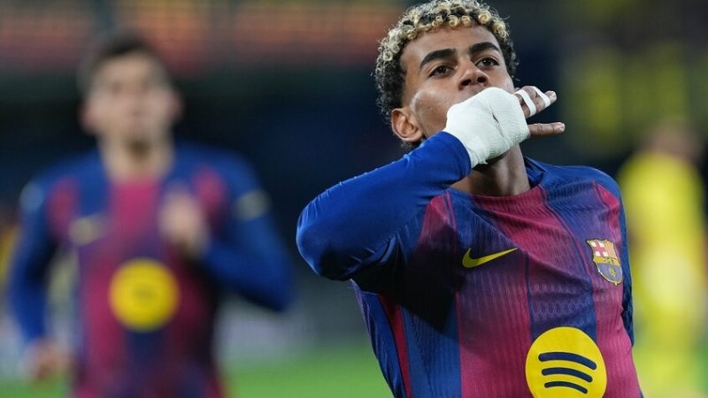 شاهد.. لامين جمال في مرمى “الغواصات”