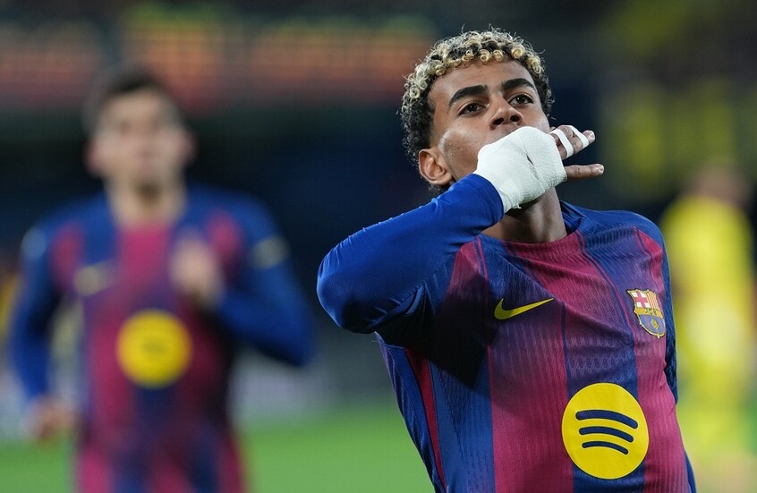 شاهد.. لامين جمال في مرمى “الغواصات”