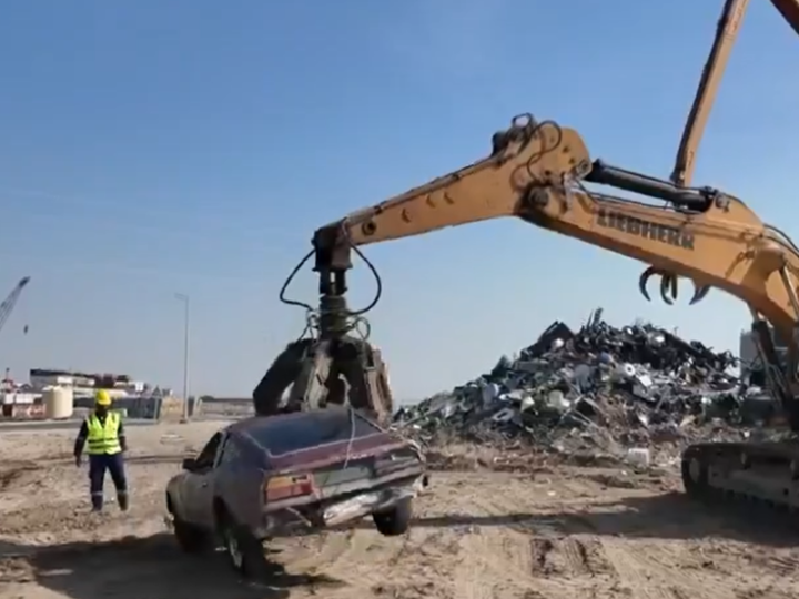 الكويت.. السلطات “تكبس” مركبتين تورط قائداهما في دهس عسكري أثناء تأدية واجبه (فيديو)