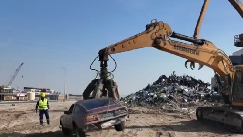 الكويت.. السلطات “تكبس” مركبتين تورط قائداهما في دهس عسكري أثناء تأدية واجبه (فيديو)