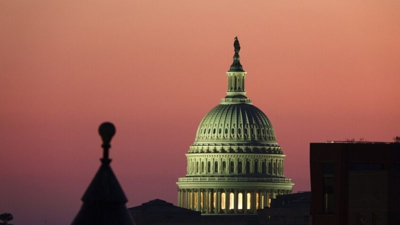 تصعيد ديموقراطي ضد إدارة ترامب لمحاولتها التعتيم على وثائق إبستين