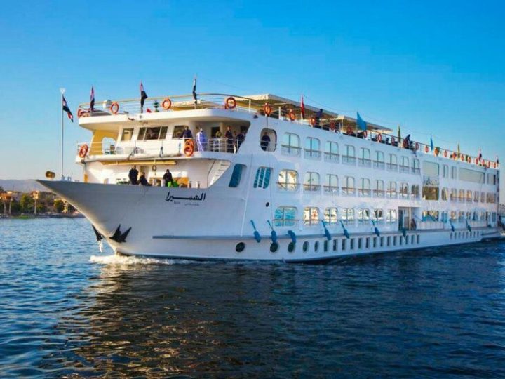 حادث تصادم مروع بين سفينتين سياحيتين في مصر