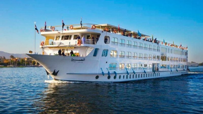 حادث تصادم مروع بين سفينتين سياحيتين في مصر