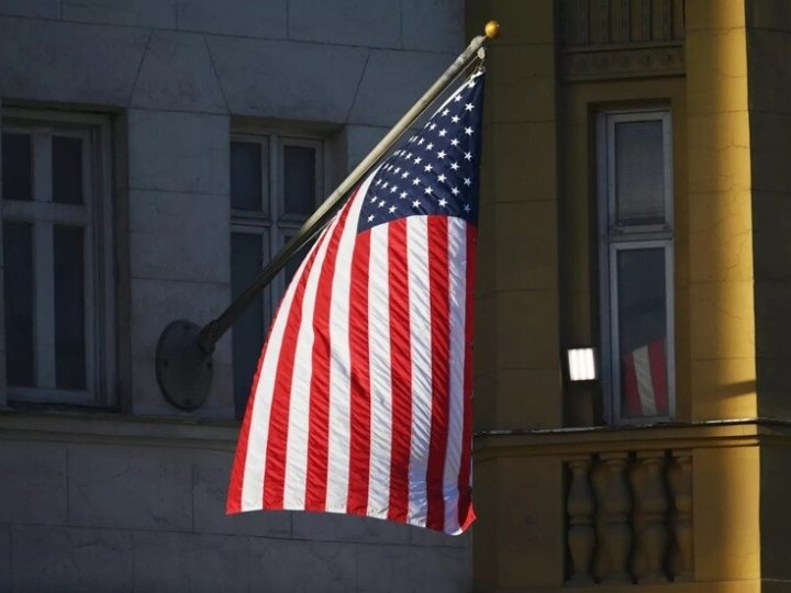 السفارة الأمريكية في موسكو: لا خطط حالية لاجتماع روسي أمريكي جديد حول “القضايا الخلافية”