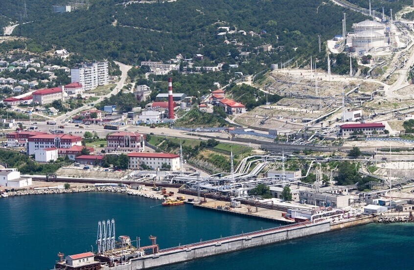 إخماد حريق على أرصفة ميناء فولنا في إقليم كراسنودار عقب هجوم بطائرة مسيرة