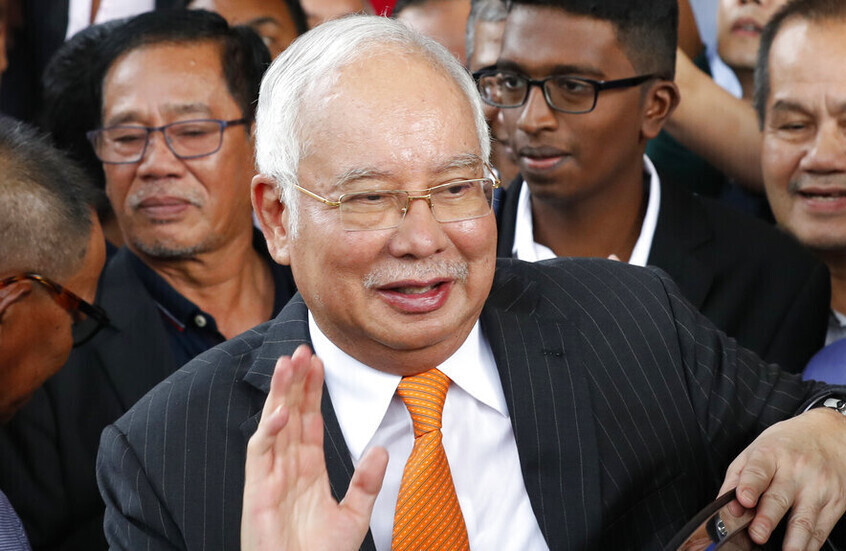 محكمة ماليزية تصدر قرارا بشأن عقوبة رئيس الوزراء السابق نجيب رزاق