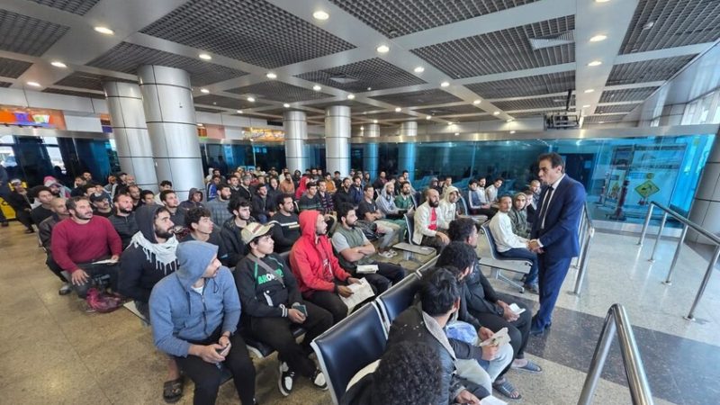 مصر تعيد العشرات من مواطنيها من ليبيا