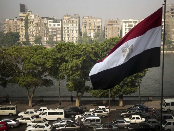 هل تعدم مصر من يلتحق بالجيش الأمريكي؟.. بلوغر ينفي سحب الجنسية منه وخبير قانوني يوضح