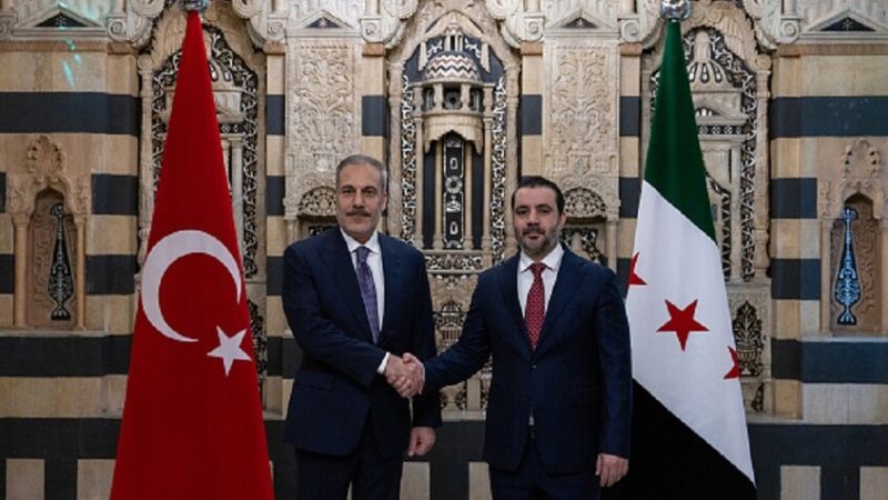 وفد تركي رفيع يضم وزيري الخارجية والدفاع ورئيس الاستخبارات يزور دمشق اليوم