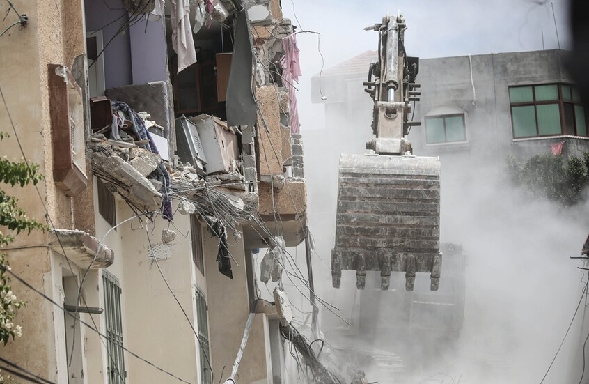 إسرائيل تهدم منشأة تجارية وعمارة سكنية في باب العمود ضمن حملة تهجير ممنهجة بالقدس (فيديو)