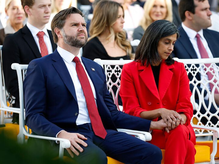 “يمكنه أن يتناول القاذورات”.. نائب ترامب يرد على مذيع يميني استخف بزوجته