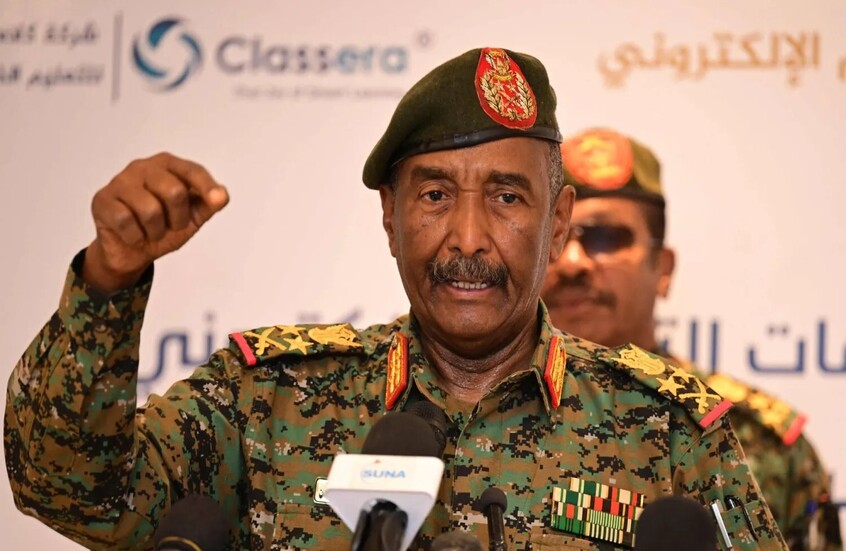 البرهان يتفقد جهوزية الوزارات بعد العودة إلى الخرطوم (صور)