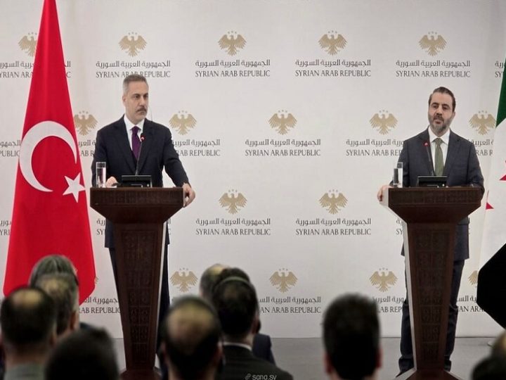 دمشق تتهم “قسد” بعدم الجدية في تنفيذ اتفاق 10 مارس.. وتركيا تؤكد أن الاندماج في صالح الجميع