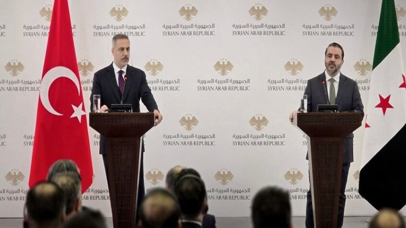 دمشق تتهم “قسد” بعدم الجدية في تنفيذ اتفاق 10 مارس.. وتركيا تؤكد أن الاندماج في صالح الجميع