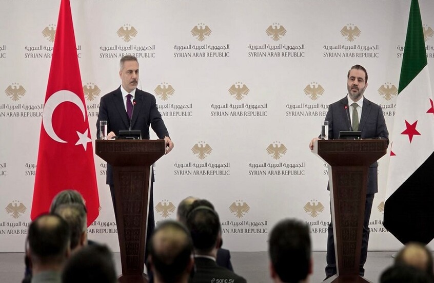 دمشق تتهم “قسد” بعدم الجدية في تنفيذ اتفاق 10 مارس.. وتركيا تؤكد أن الاندماج في صالح الجميع