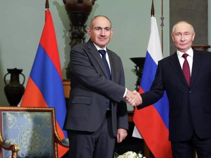 بوتين وباشينيان يجريان محادثات في متحف الإرميتاج ويتبادلان الرأي حول السلام في القوقاز