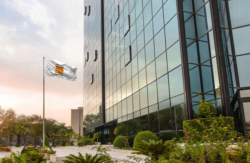 “سوناطراك” الجزائرية توقع 3 عقود خدمات مع “بيرتامينا” الإندونيسية لاستخراج النفط الخام والغاز المسال