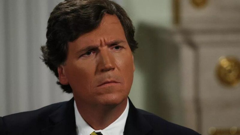 تاكر كارلسون: استمرار الوجود العسكري في سوريا مرتبط بـ “توفير ذريعة” للعمليات