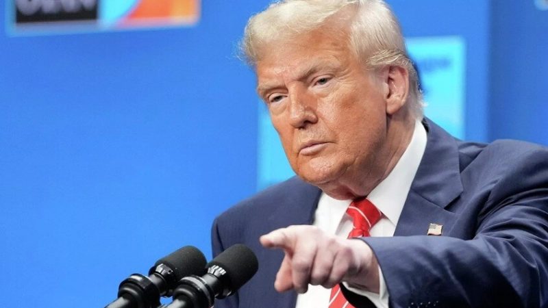 ترامب يهاجم بايدن ويؤكد وقف “الخسائر المالية” الأمريكية في أوكرانيا