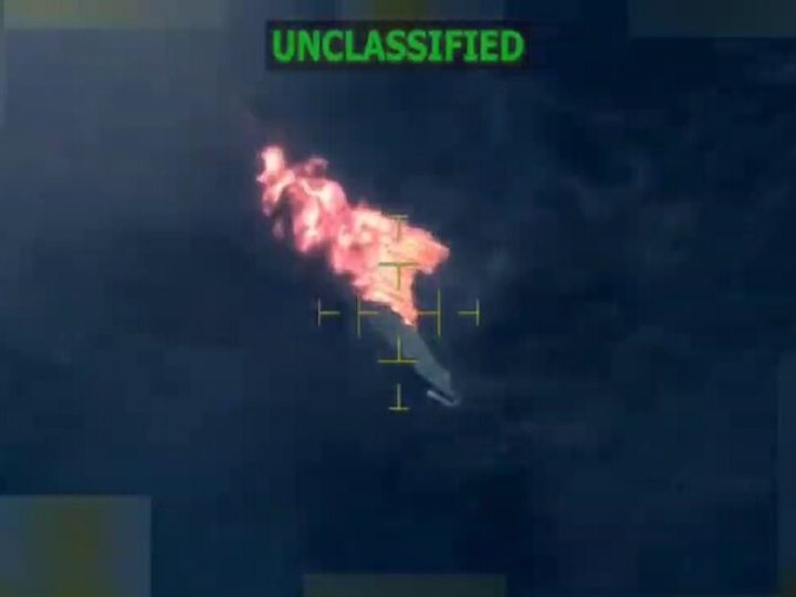 أشبه بالعاب الفيديو.. الجيش الأمريكي يوثق ضربة جديدة لقارب “تهريب مخدرات” (فيديو)