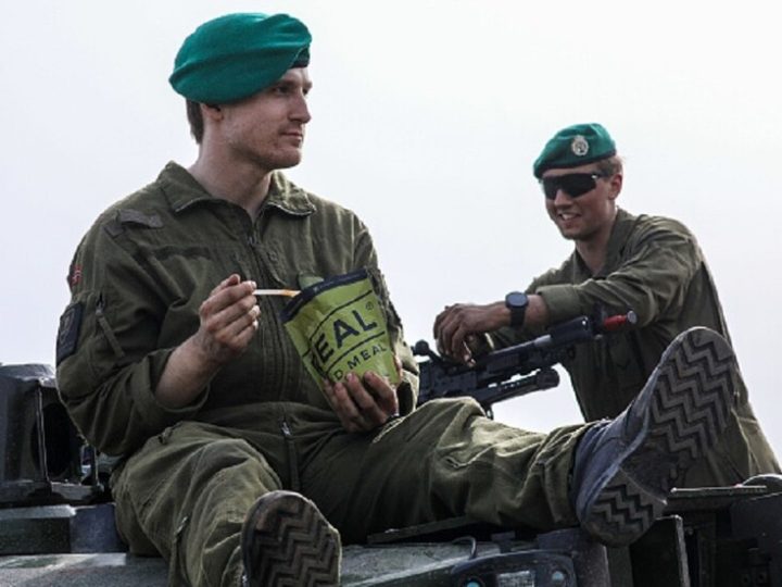 النرويج تعرّي جنودها لإلباس قوات كييف