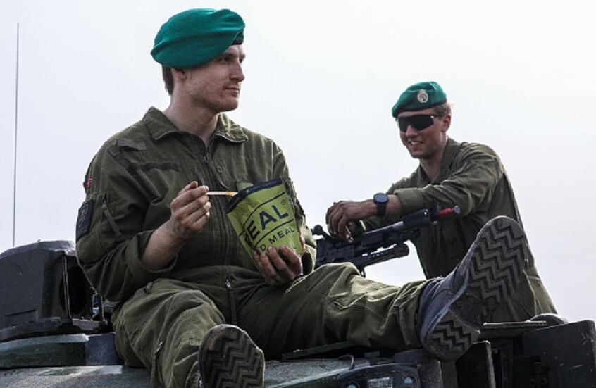 النرويج تعرّي جنودها لإلباس قوات كييف