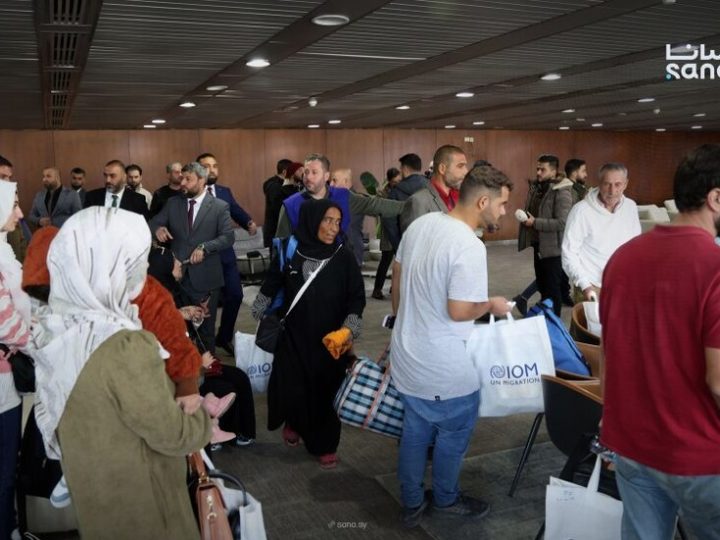 وصول أول طائرة إلى مطار دمشق تقل سوريين من السودان