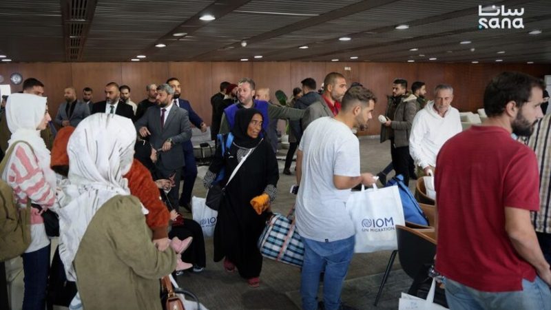 وصول أول طائرة إلى مطار دمشق تقل سوريين من السودان