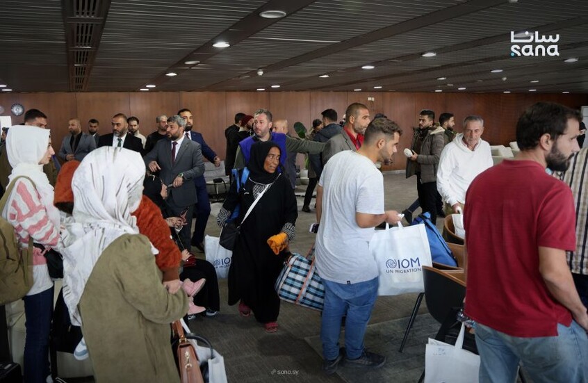 وصول أول طائرة إلى مطار دمشق تقل سوريين من السودان