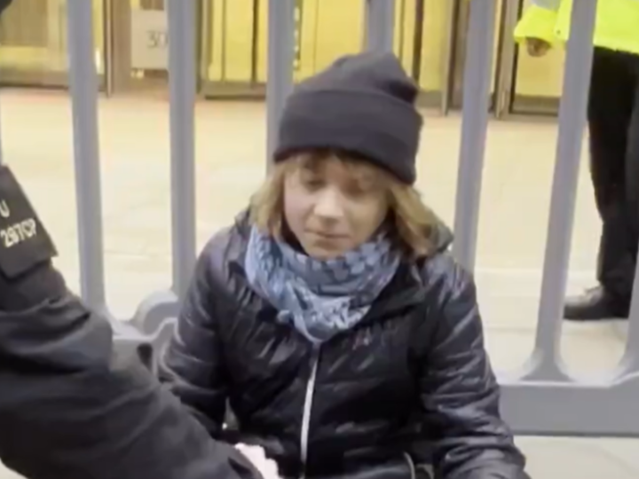 اعتقال غريتا ثونبرغ في لندن خلال مظاهرة مؤيدة لفلسطين