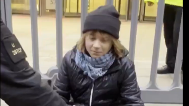 اعتقال غريتا ثونبرغ في لندن خلال مظاهرة مؤيدة لفلسطين