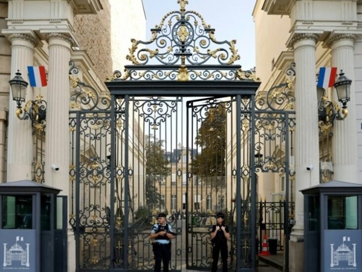 السلطات الفرنسية تعتقل مؤثرا جزائريا بتهمة إهانة الشرطة