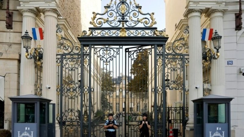 السلطات الفرنسية تعتقل مؤثرا جزائريا بتهمة إهانة الشرطة