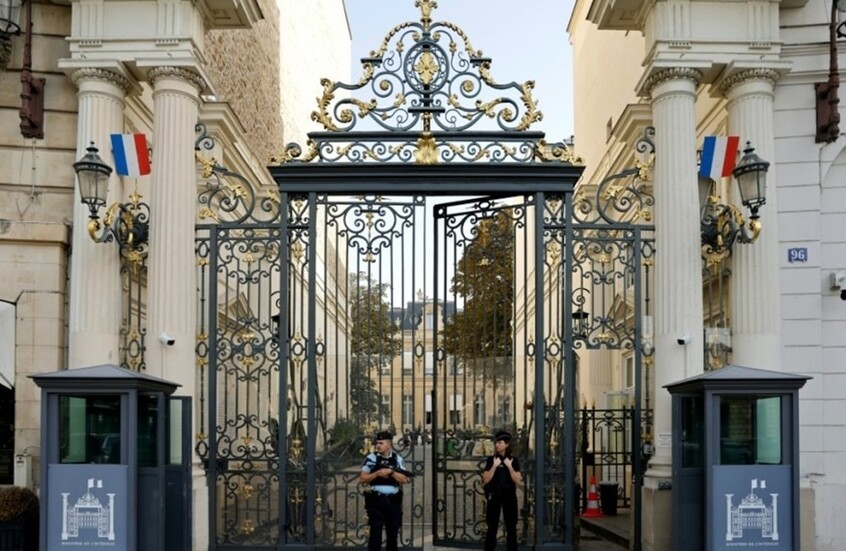 السلطات الفرنسية تعتقل مؤثرا جزائريا بتهمة إهانة الشرطة