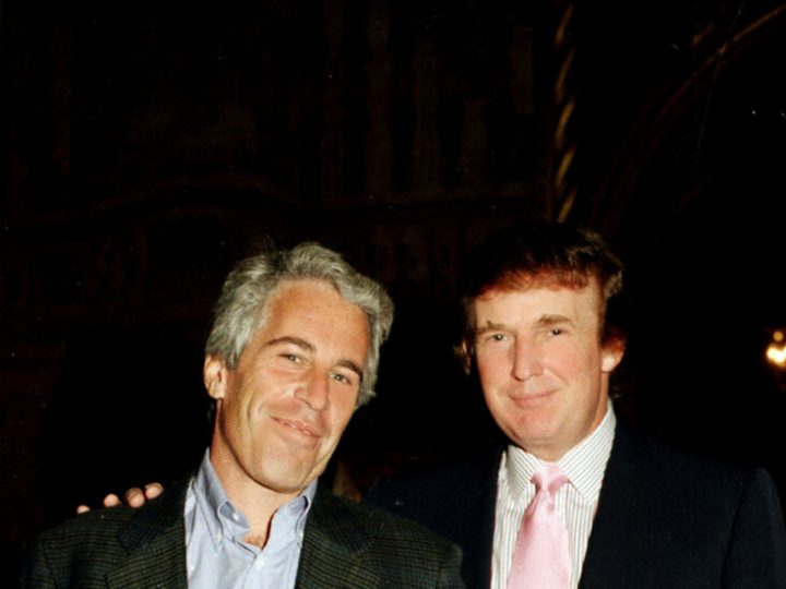 المجرم الجنسي إبستين  بعث برسالة لمغتصب شهير تحدث فيها عن “مشاركة ترامب لهما حب الفتيات الصغيرات”!