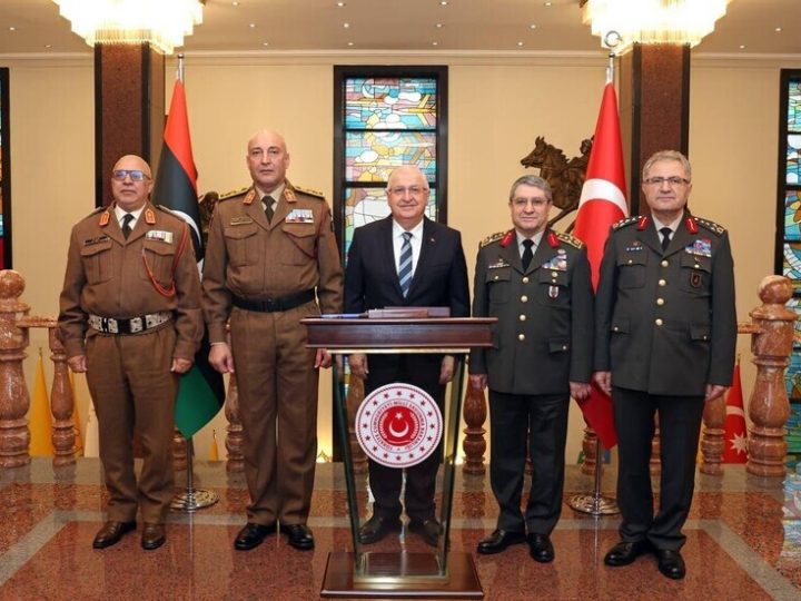 استقبال رئيس الأركان الليبي بمراسم مهيبة بأنقرة قبل سقوط طائرته في طريق عودته إلى بلاده.. فيديو وصور