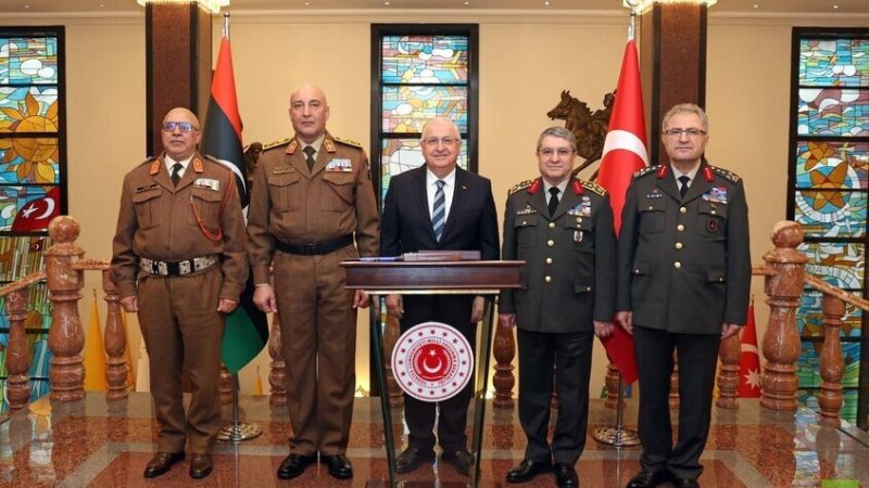 استقبال رئيس الأركان الليبي بمراسم مهيبة بأنقرة قبل سقوط طائرته في طريق عودته إلى بلاده.. فيديو وصور