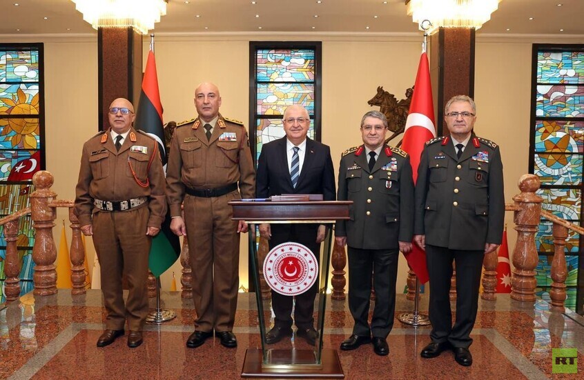 استقبال رئيس الأركان الليبي بمراسم مهيبة بأنقرة قبل سقوط طائرته في طريق عودته إلى بلاده.. فيديو وصور