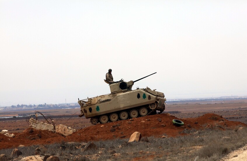 الجيش الأردني يخوض اشتباكات مسلحة مع عصابات تهريب أسلحة ومخدرات على الحدود مع سوريا