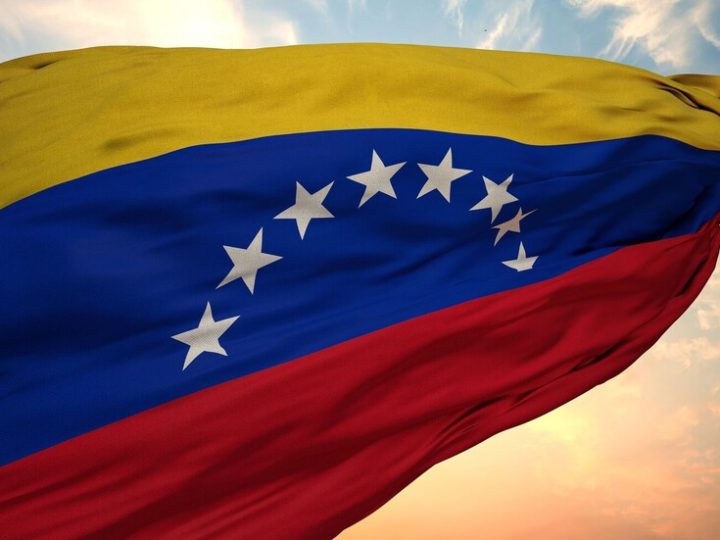 كاراكاس: مصالح الشركات النفطية الكبرى وراء التهديدات الأمريكية لفنزويلا