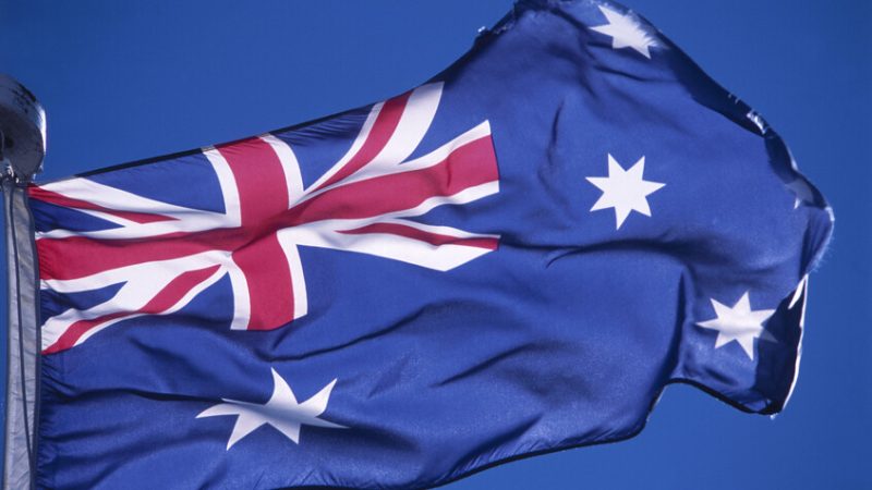 أستراليا تلغي تأشيرة بريطاني متهم بعرض رموز نازية