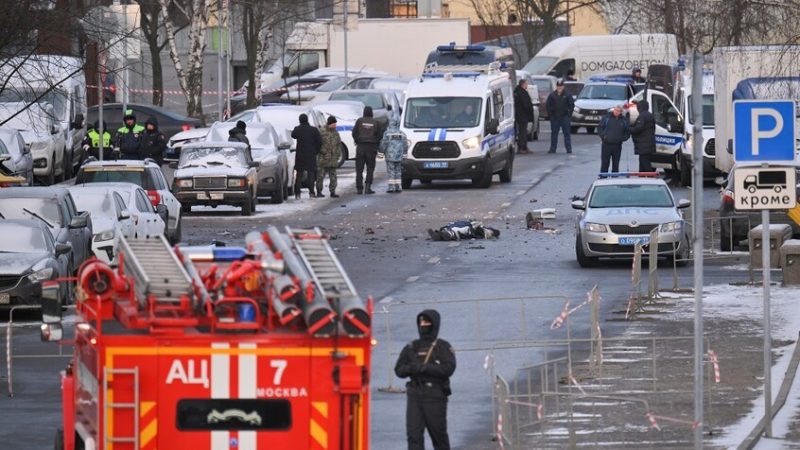 لجنة التحقيق الروسية: مقتل شرطيي مرور ومشبوه بانفجار في موسكو (فيديو)