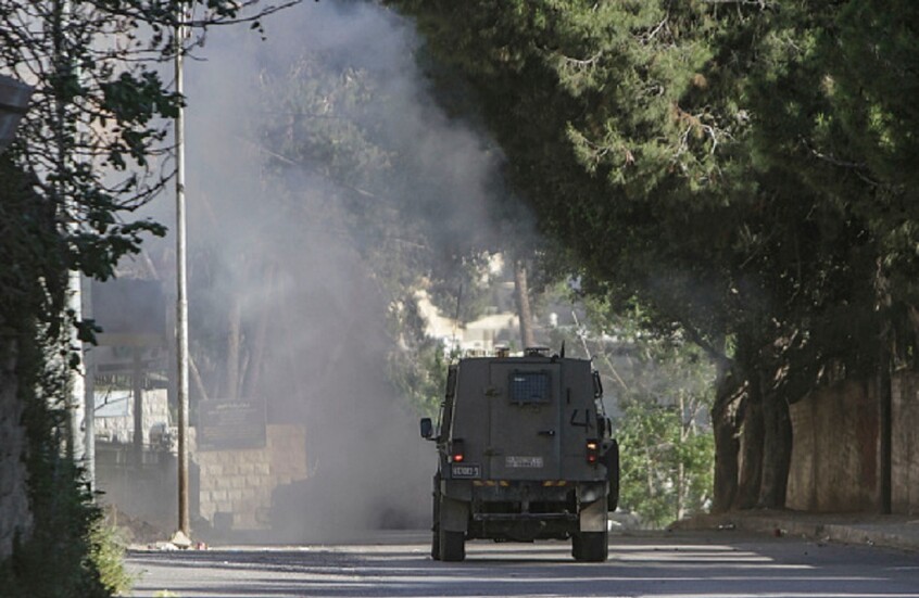 الجيش الإسرائيلي يُطلق قنابل دخانية على نساء وأطفال في ريف القنيطرة السوري