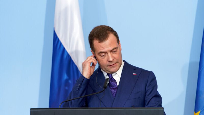 مدفيديف: 417 ألف مواطن تطوعوا للخدمة في الجيش الروسي منذ مطلع العام